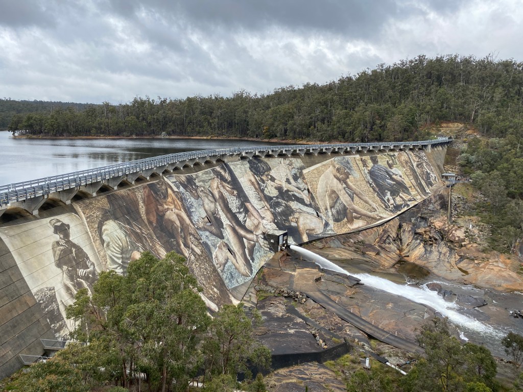 What determines the effectiveness of a dam?